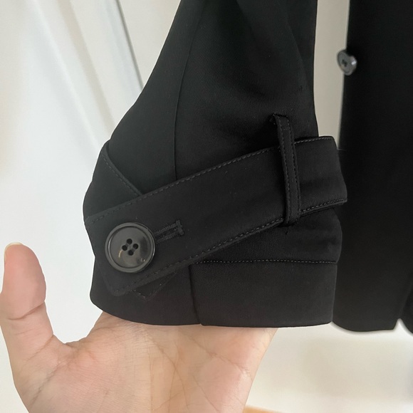 VINTAGE BALENCIAGA TRENCH WITH BEAUTIFUL DETAILING. - Picture 5 of 8